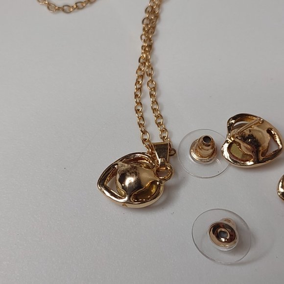 Very Cute Gold Tone Heart Necklace And Earring Set With Pink Stones - Picture 9 of 15